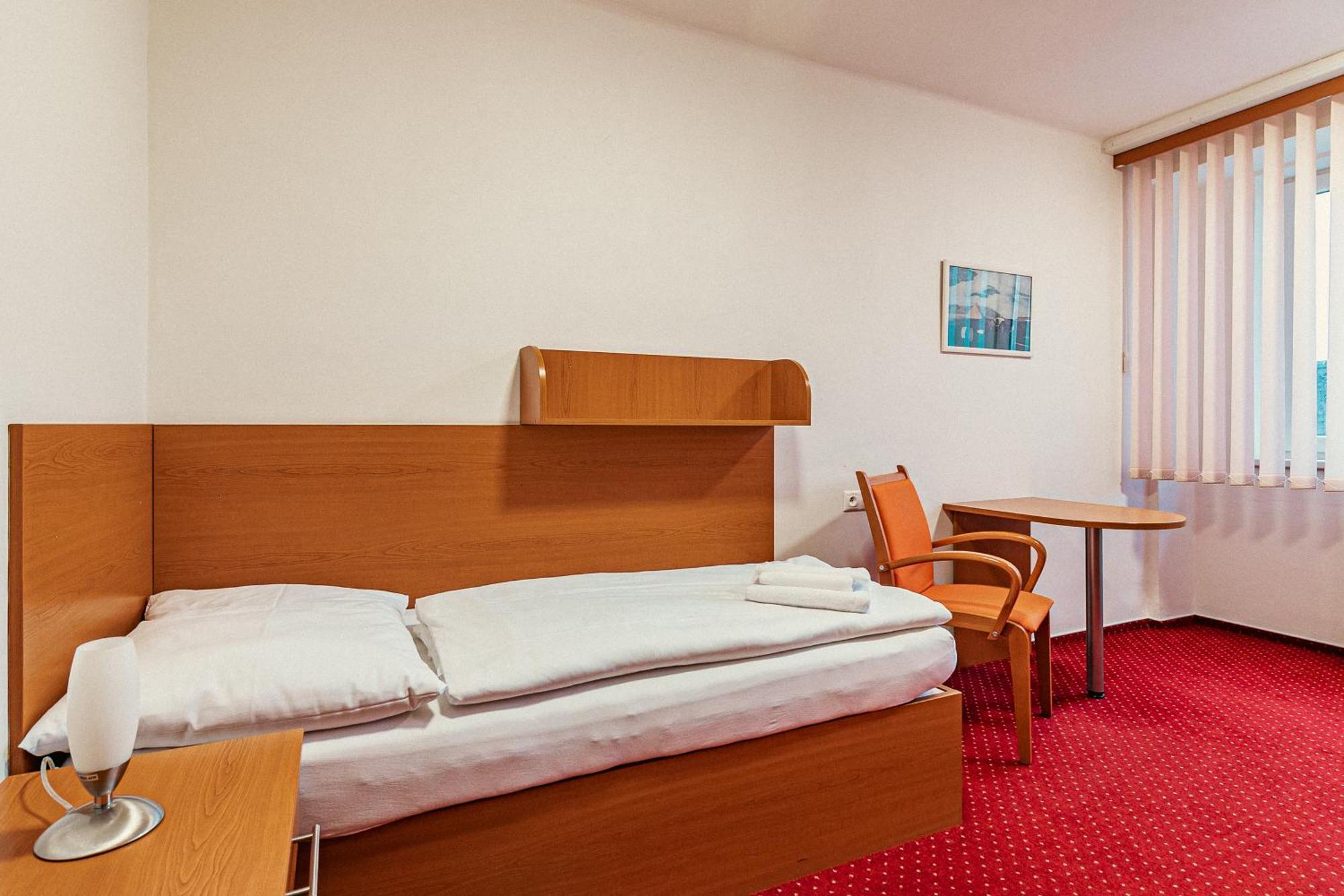 Hotel Garni Vsb Острава Экстерьер фото
