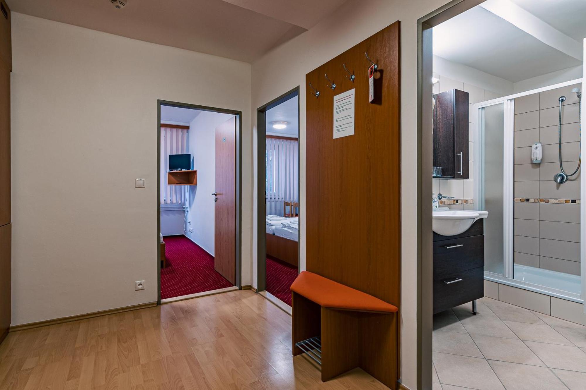 Hotel Garni Vsb Острава Экстерьер фото